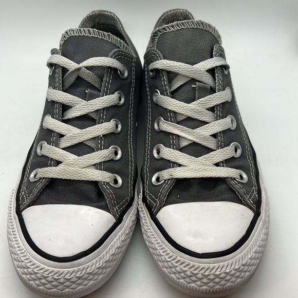 Women’s Converse canvas double tongue Chuck Taylor low tops - Picture 3 of 12